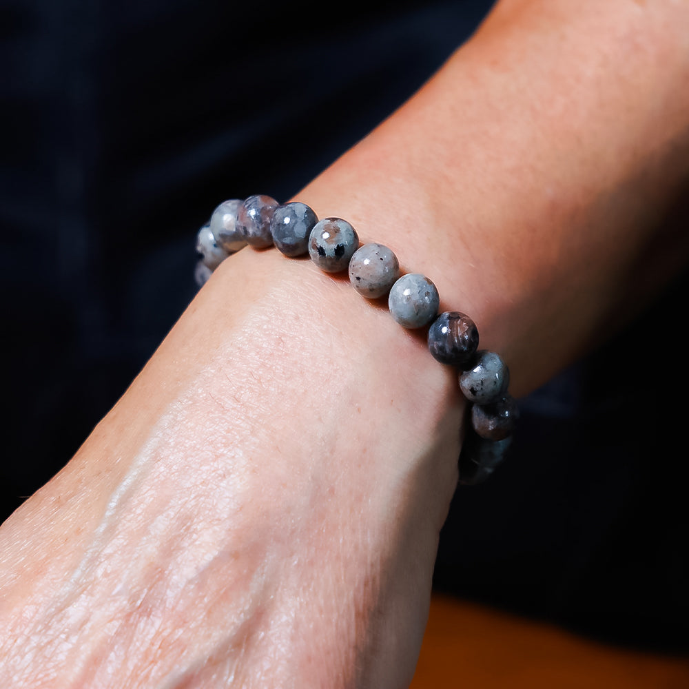 Pulsera Yooperlite | Fluorescencia natural, destaca en tu camino.