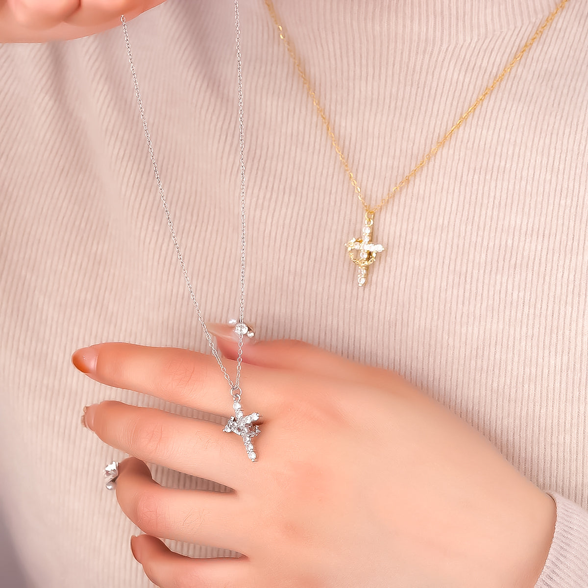 Colgante Cruz con Corona | Baño Oro 18K y Circonitas (2x1)