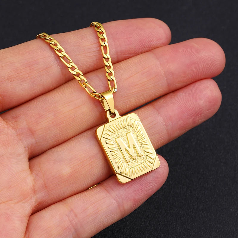 Colgante Rectangular con Inicial Personalizado | Acero Inoxidable con Baño de Oro 18K