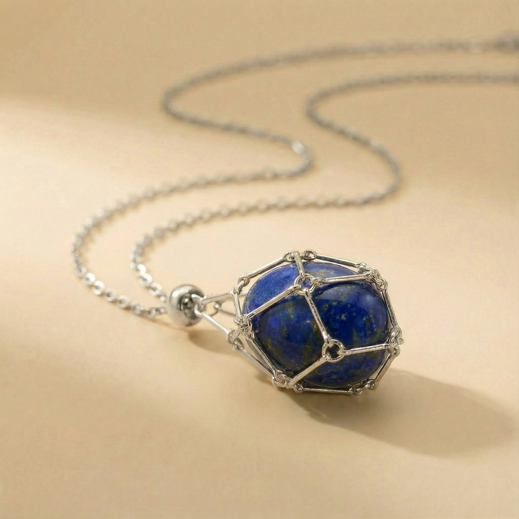 Colgante piedra natural en Jaula | Diseño Geométrico Minimalista de Acero Inoxidable