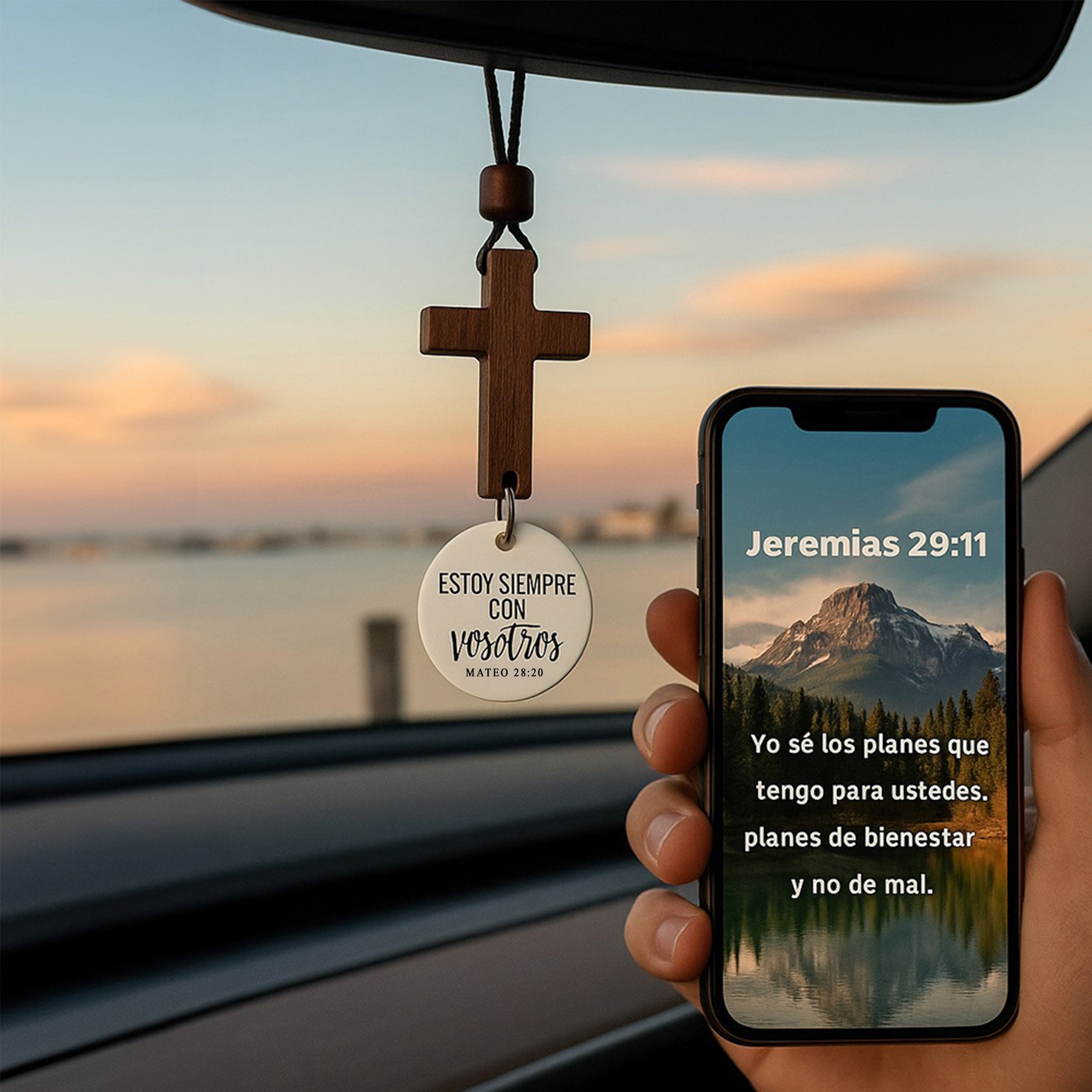 Cruz de Madera para coche con dispositivo NFC
