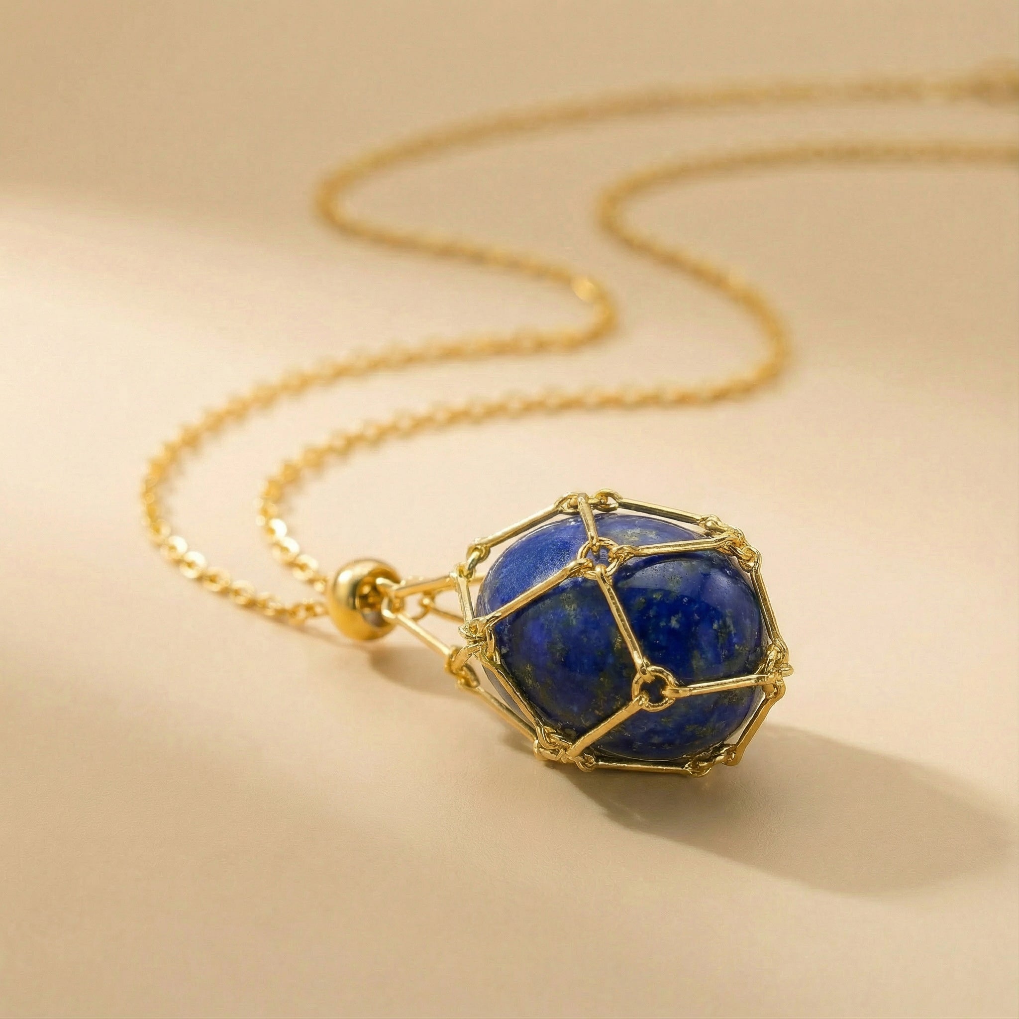 Colgante piedra natural en Jaula | Diseño Geométrico Minimalista de Acero Inoxidable