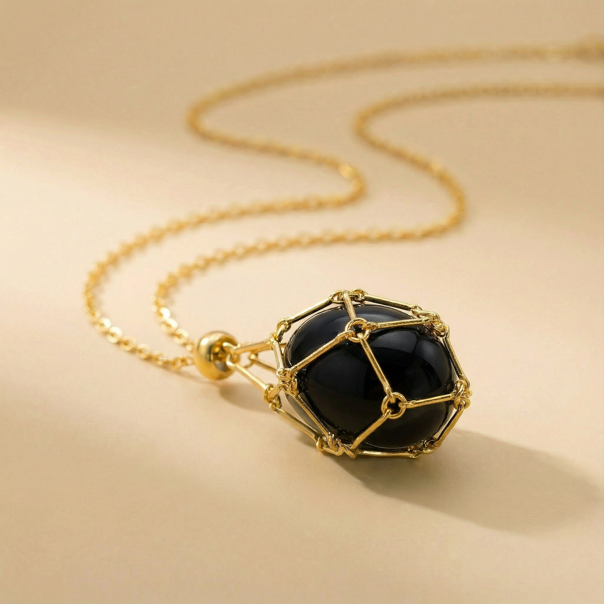 Colgante piedra natural en Jaula | Diseño Geométrico Minimalista de Acero Inoxidable