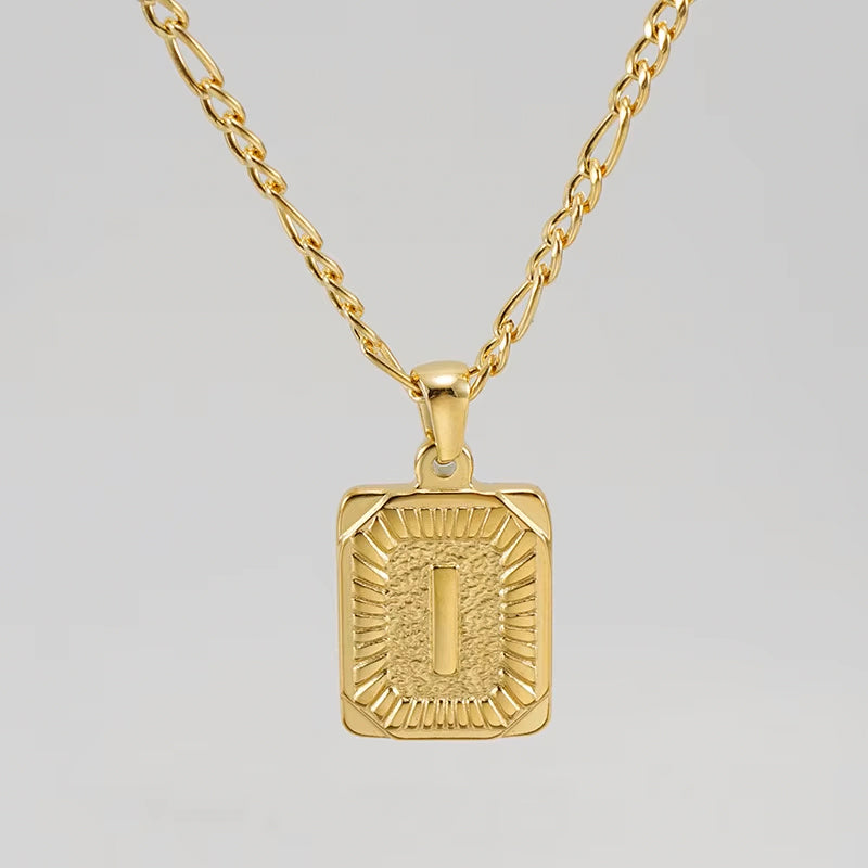 Colgante Rectangular con Inicial Personalizado | Acero Inoxidable con Baño de Oro 18K