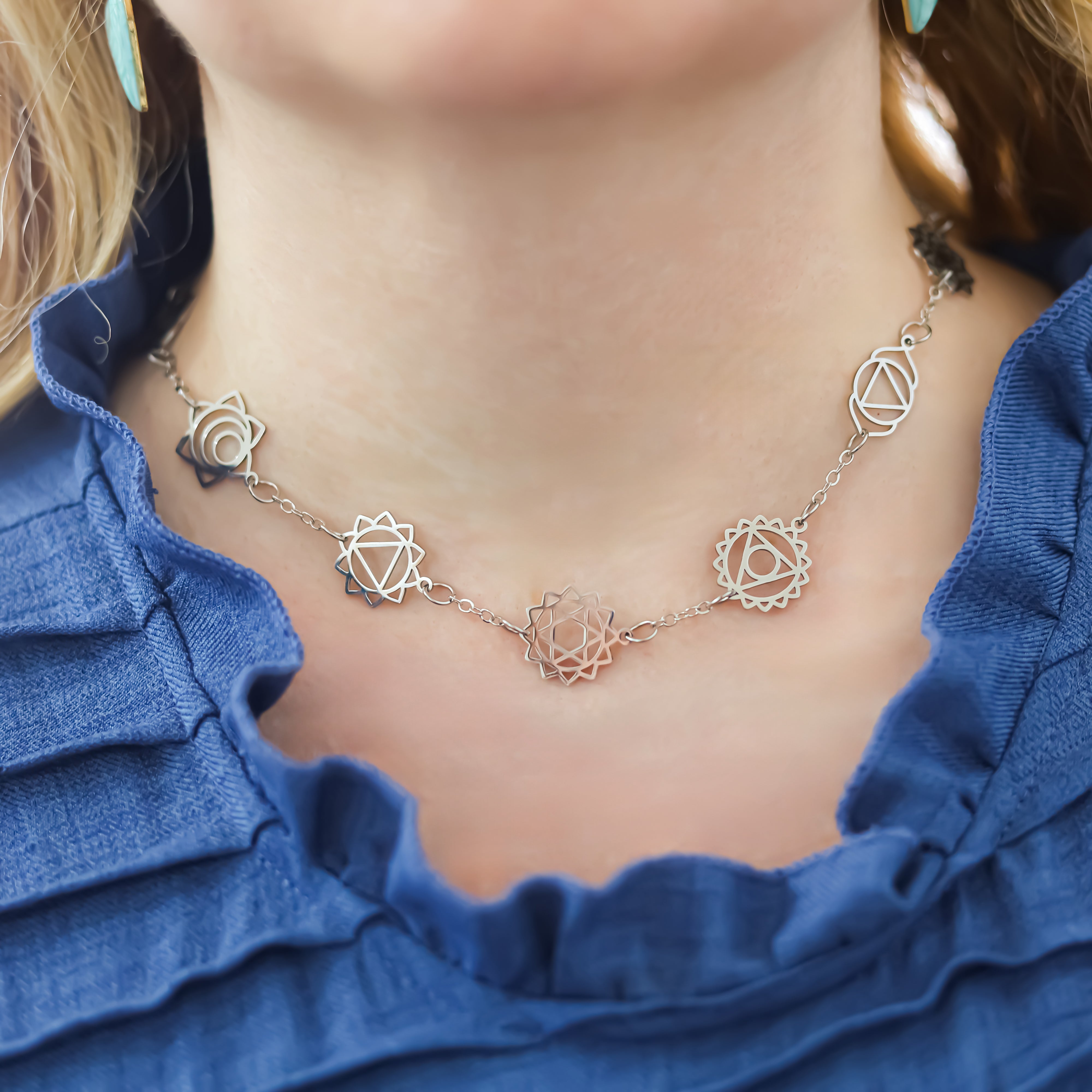 Colgante Chakras | Acero Inoxidable con baño oro 18K o plata | Equilibrio y Energía Interior