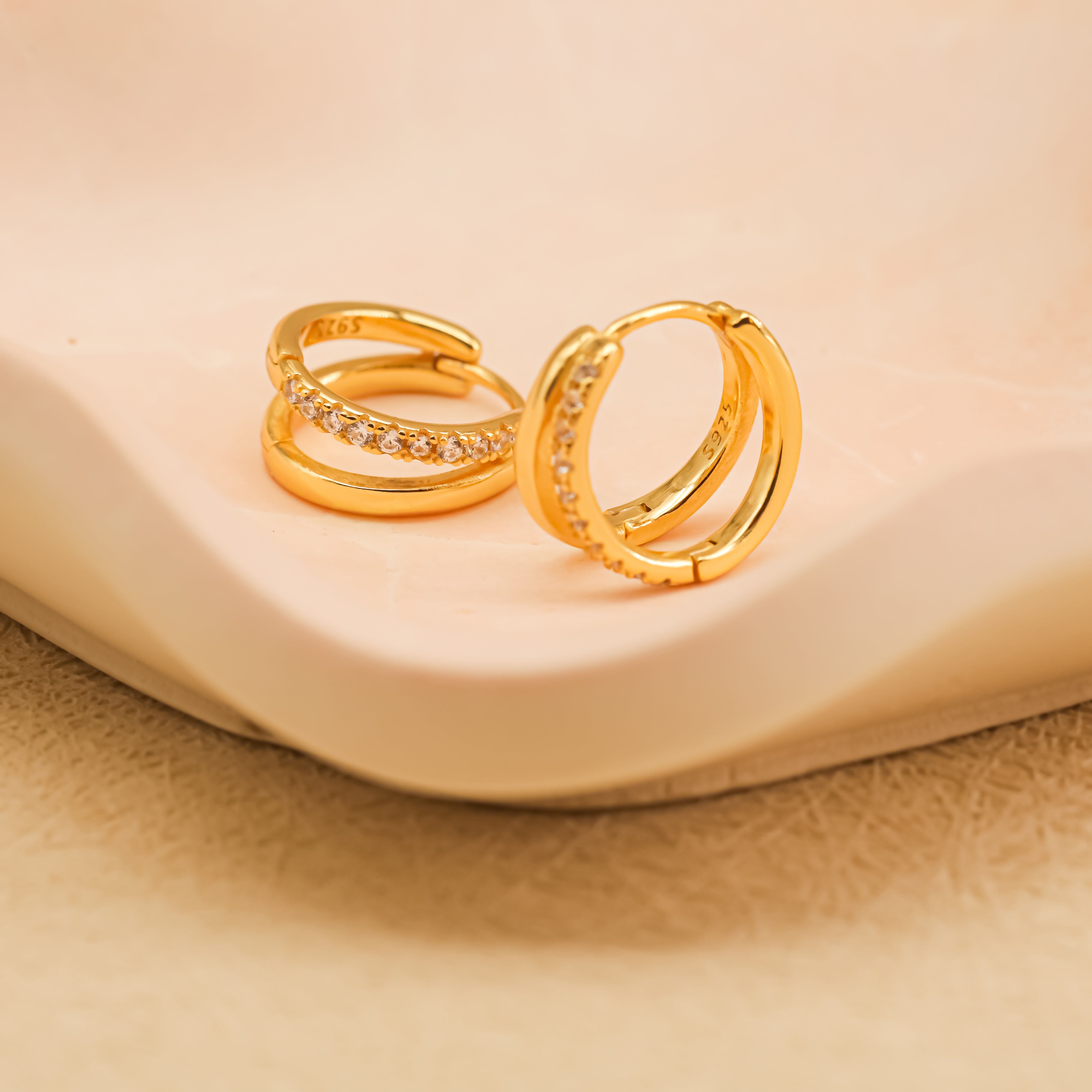 Pendientes de Doble Aro con Circonitas - Estilo huggie - Dahlia (2x1)