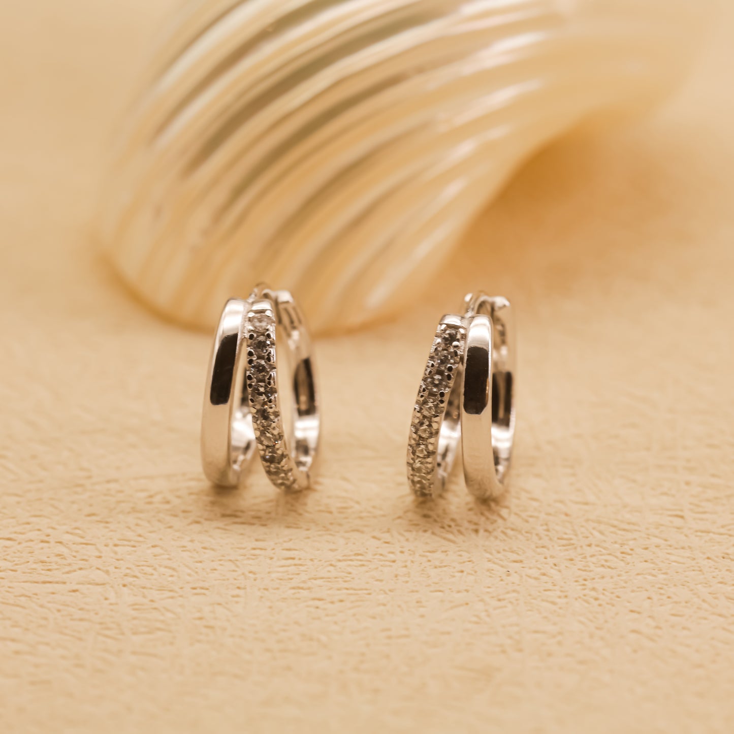 Pendientes de Doble Aro con Circonitas - Estilo huggie - Dahlia (2x1)