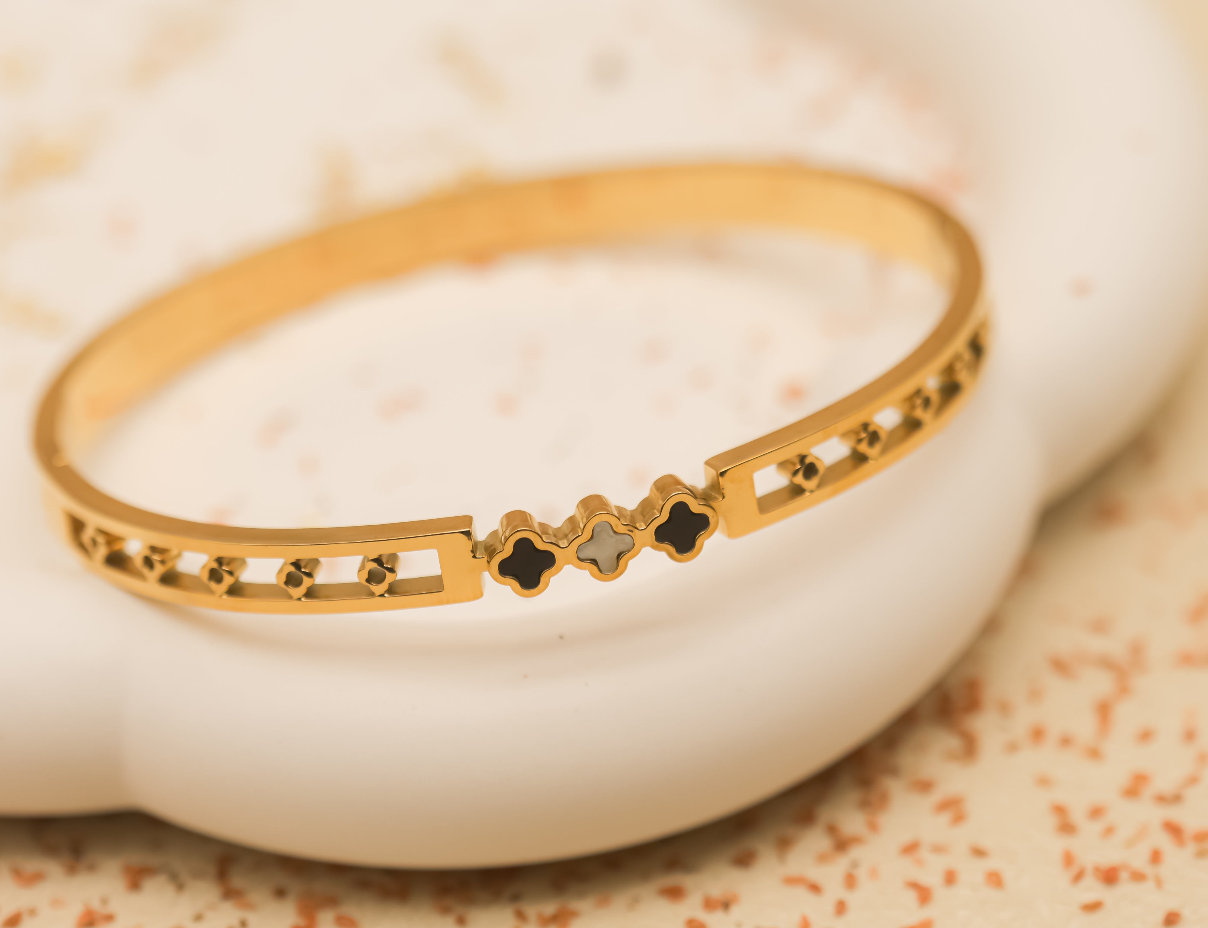 Pulsera con Tréboles Negros y Blancos | Pulsera Acero Inoxidable 18k