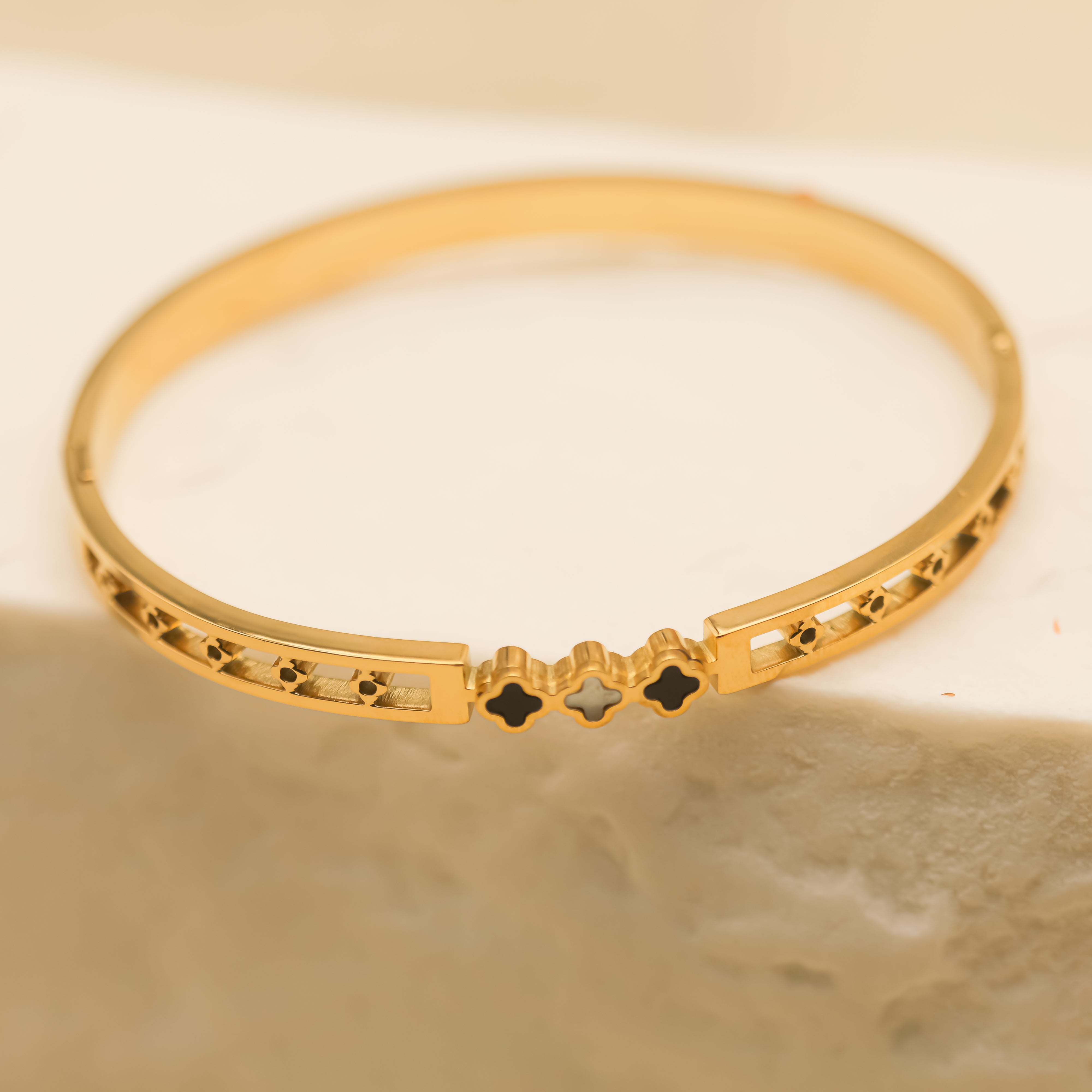 Pulsera con Tréboles Negros y Blancos | Pulsera Acero Inoxidable 18k