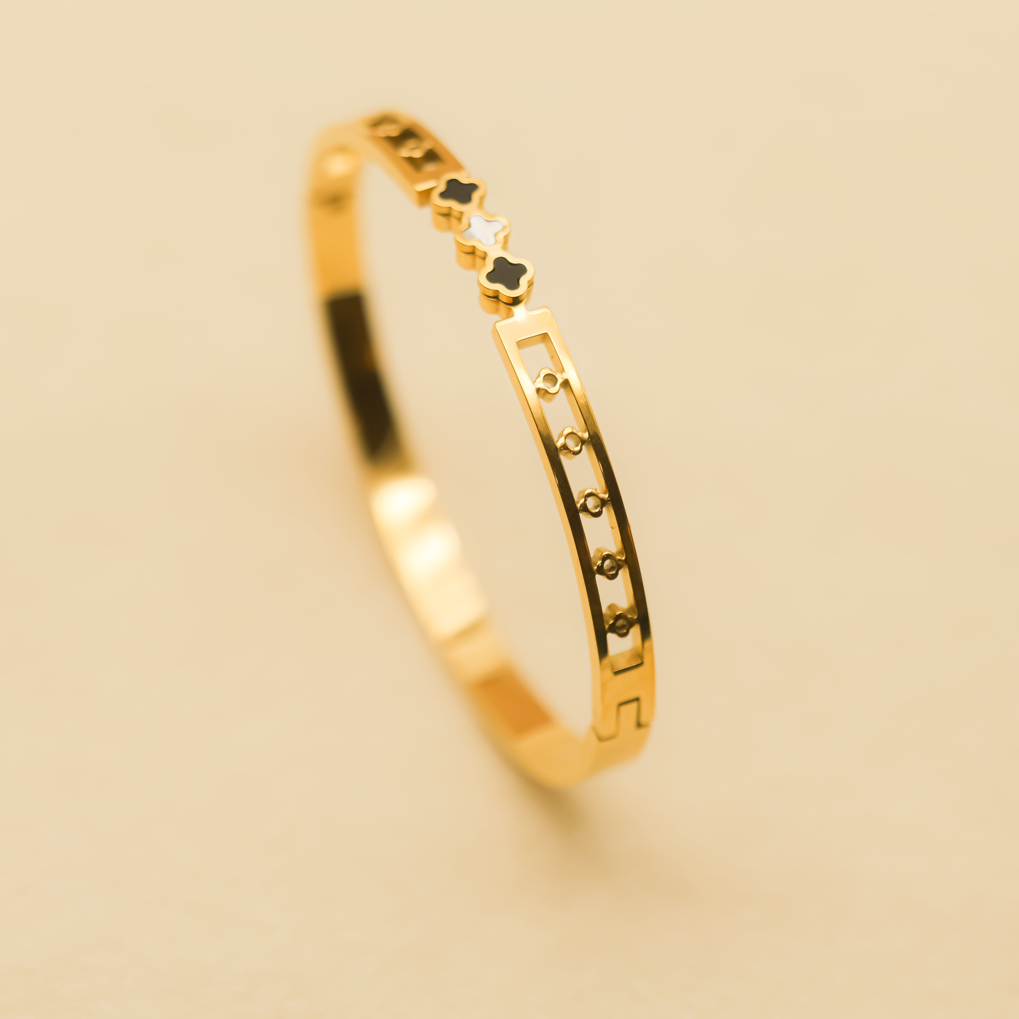 Pulsera con Tréboles Negros y Blancos | Pulsera Acero Inoxidable 18k