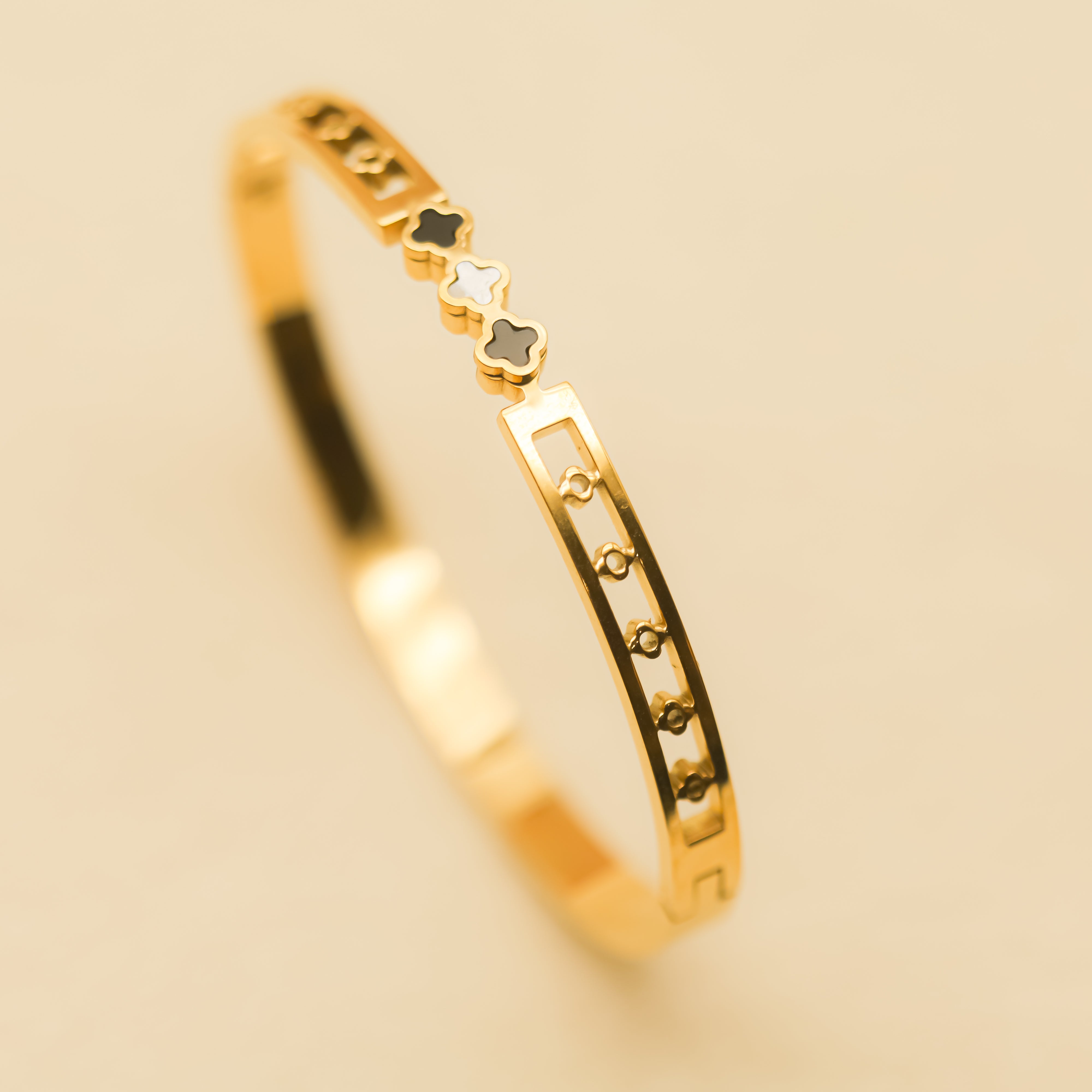 Pulsera con Tréboles Negros y Blancos | Pulsera Acero Inoxidable 18k