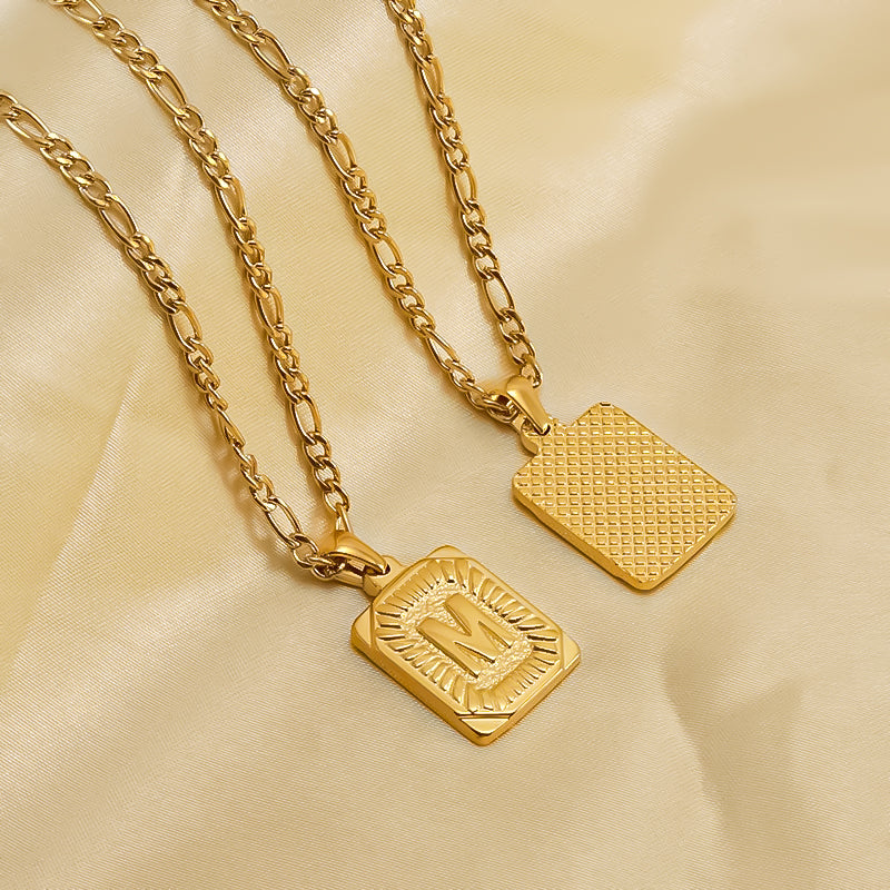 Colgante Rectangular con Inicial Personalizado | Acero Inoxidable con Baño de Oro 18K