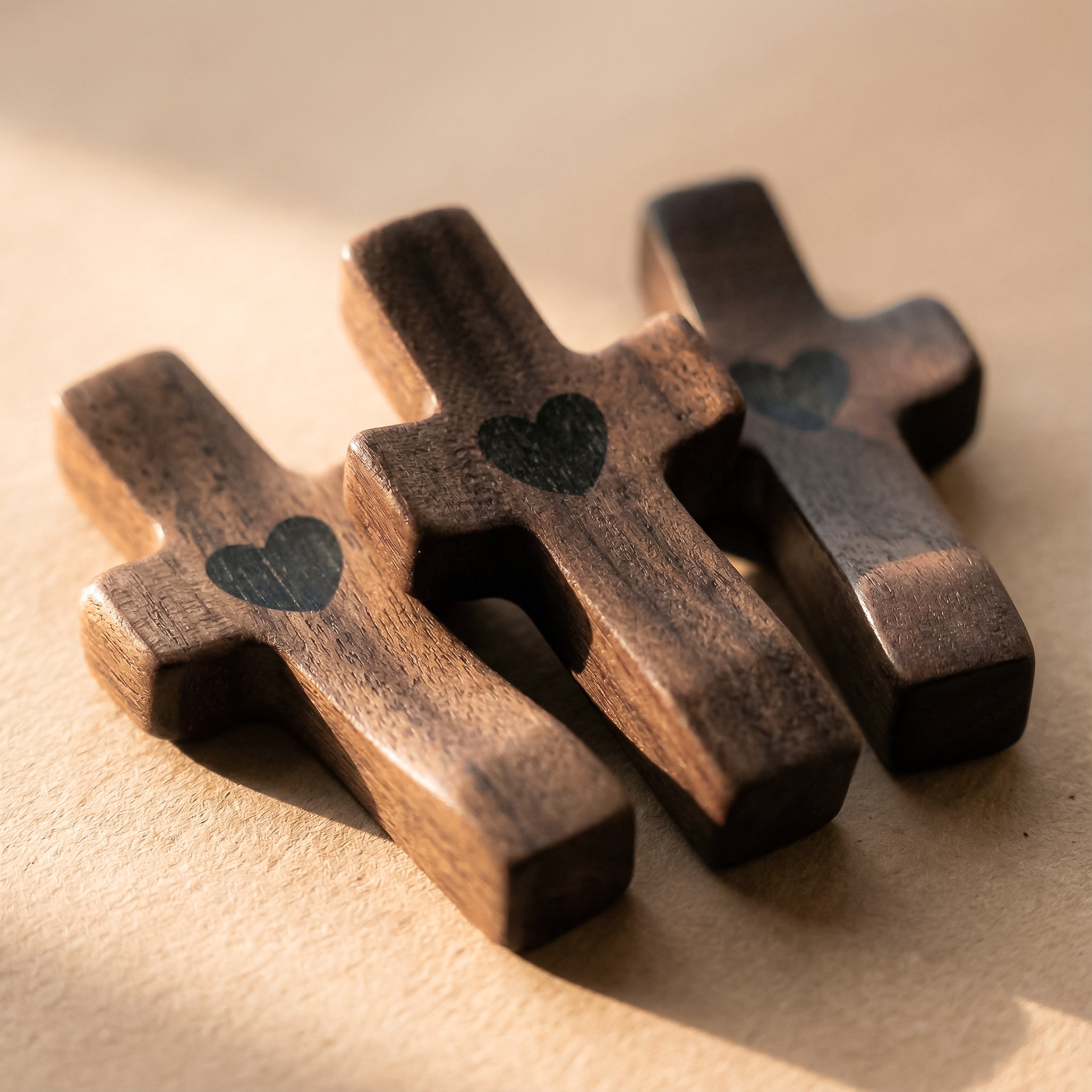 Set de 3 Cruces de Madera Decorativas | Símbolo con Significado | Para Hogar, Oficina o Regalo Especial