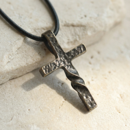 Colgante de Cruz  trenzada Retro para Hombre | Acabado Martillado para regalar