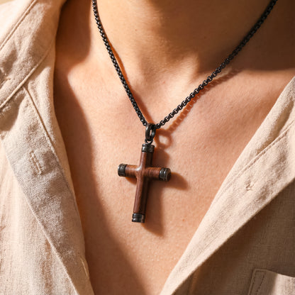 Colgante de Cruz de Madera Artesanal para Hombre | Regalo con Significado
