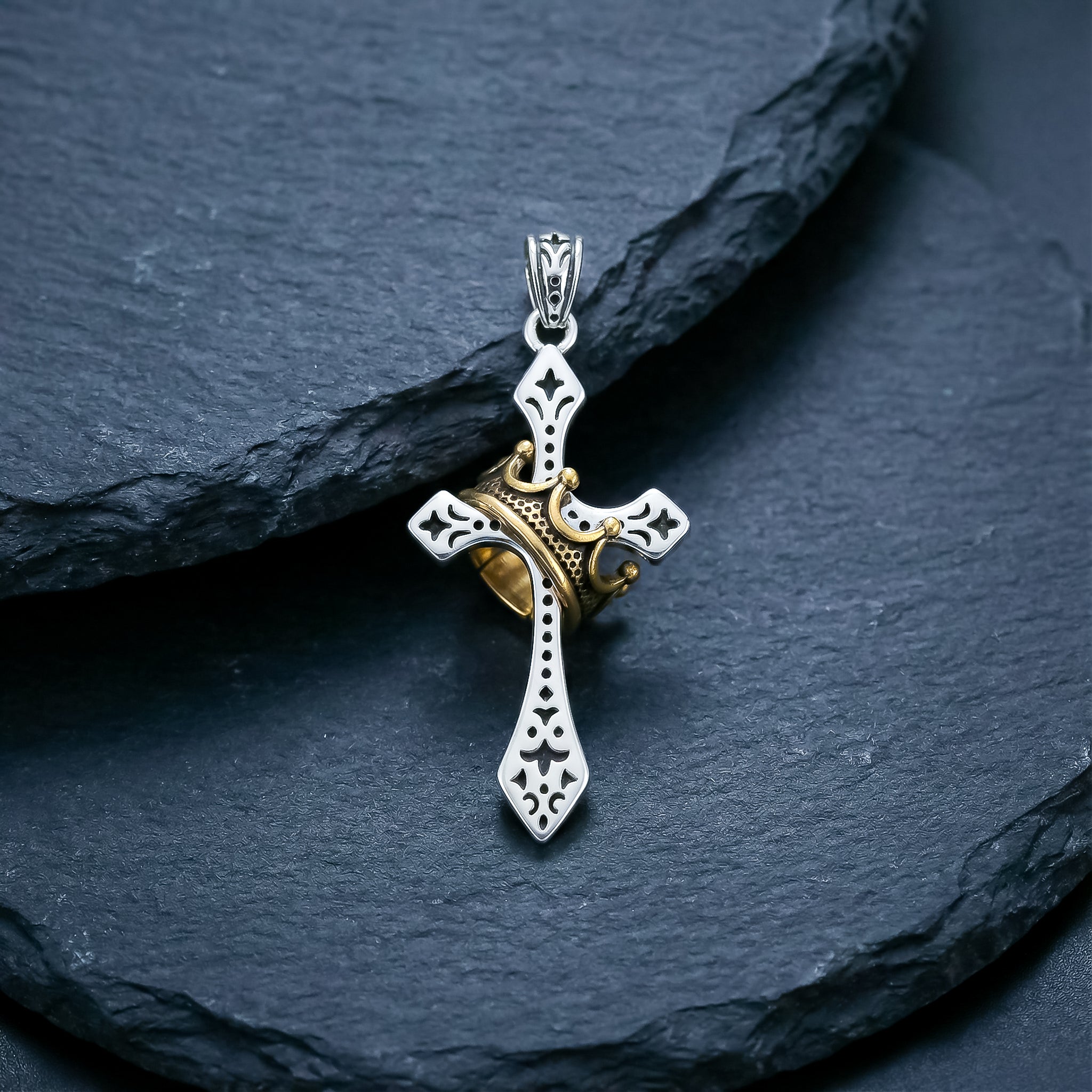 Colgante Cruz con corona imperial | Elegancia Espiritual, Un Emblema de Fe (2x1)