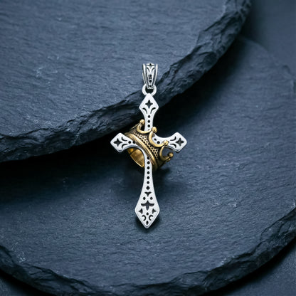 Colgante Cruz con corona imperial | Elegancia Espiritual, Un Emblema de Fe.