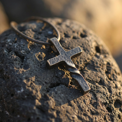 Colgante de Cruz  trenzada Retro para Hombre | Acabado Martillado para regalar