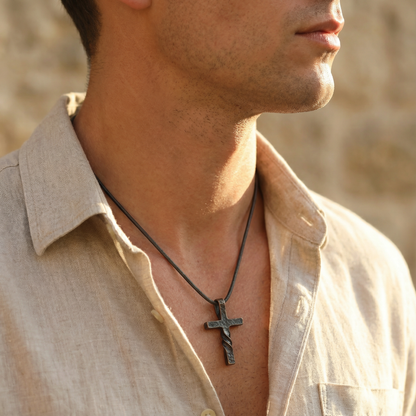 Colgante de Cruz  trenzada Retro para Hombre | Acabado Martillado para regalar