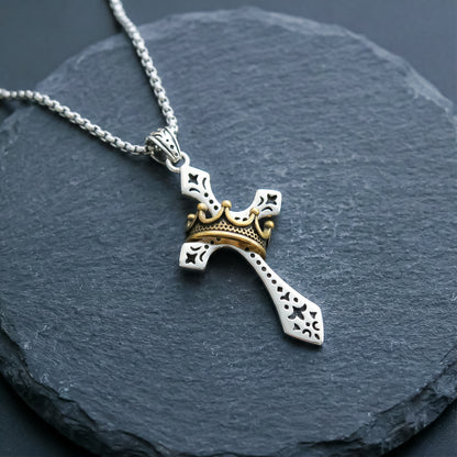 Colgante Cruz con corona imperial | Elegancia Espiritual, Un Emblema de Fe.
