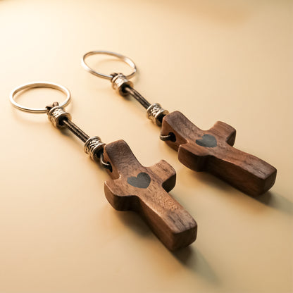 Sets llaveros Cruz de Madera de Nogal con Corazón | Unión con Alma, Detalle con Significado
