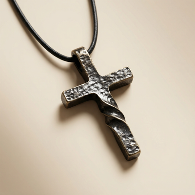Colgante de Cruz  trenzada Retro para Hombre | Acabado Martillado para regalar