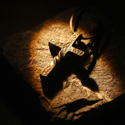 Colgante de Cruz  trenzada Retro para Hombre | Acabado Martillado para regalar