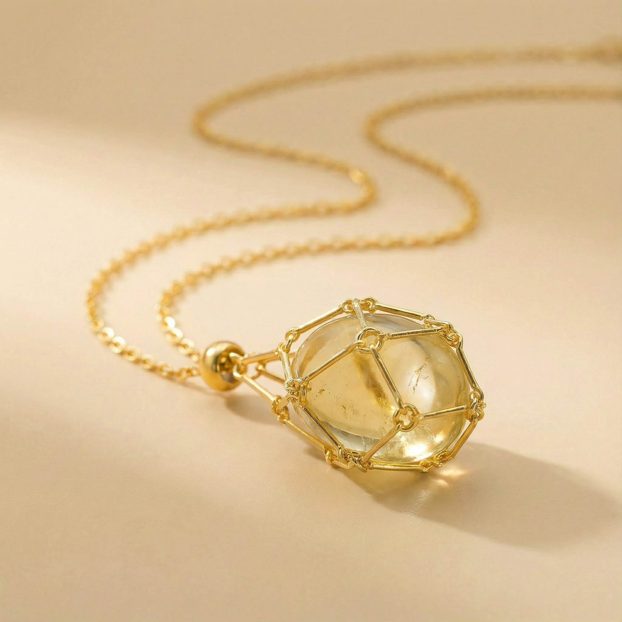 Colgante piedra natural en Jaula | Diseño Geométrico Minimalista de Acero Inoxidable