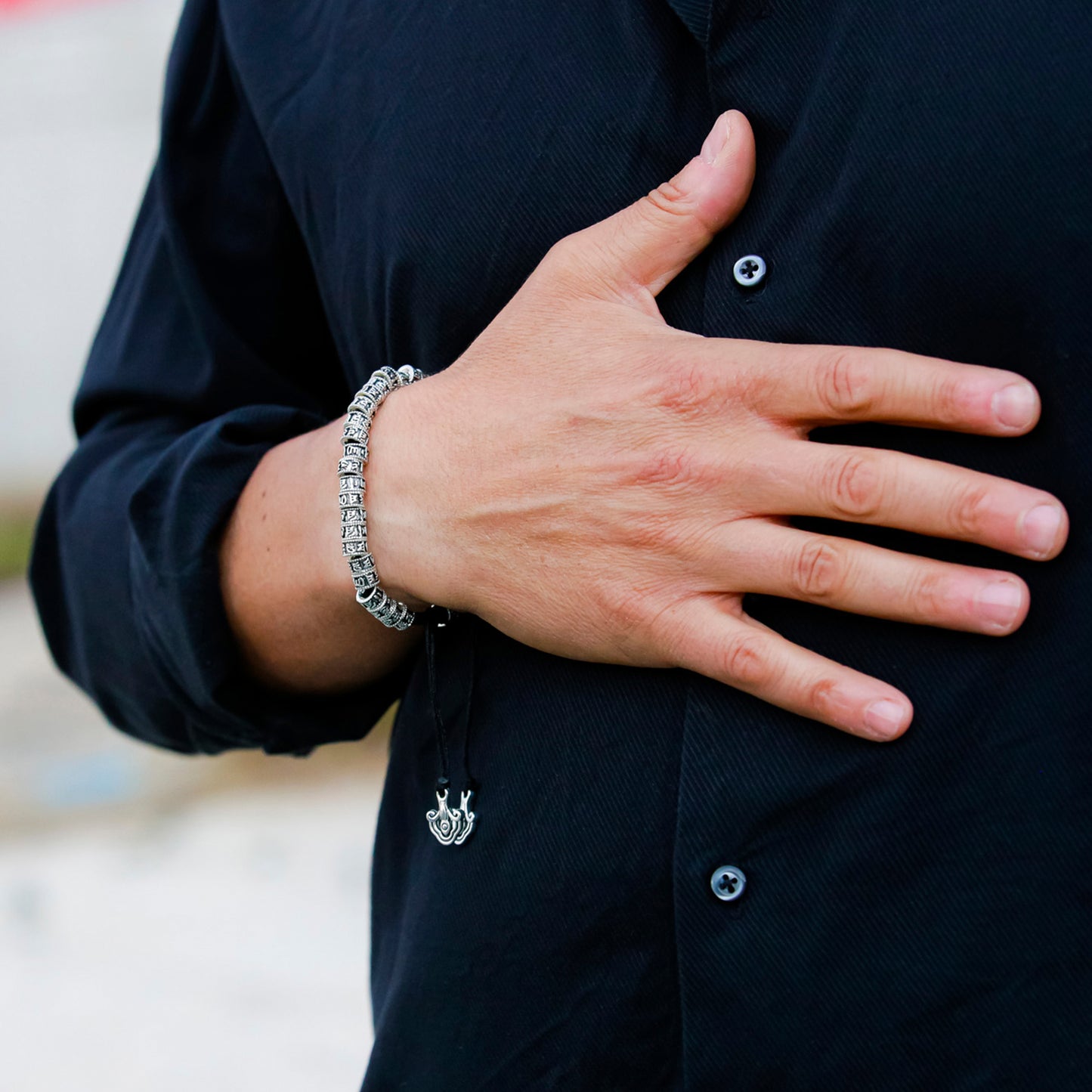 CUENTAS DE PLATA - Pulsera tibetana artesanal con el mantra: "Om Mani Padme Hum"