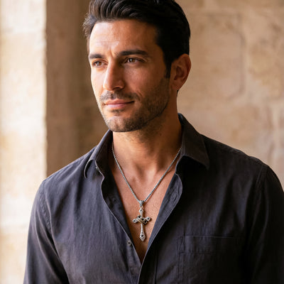 Colgante Cruz con corona imperial | Elegancia Espiritual, Un Emblema de Fe (2x1)