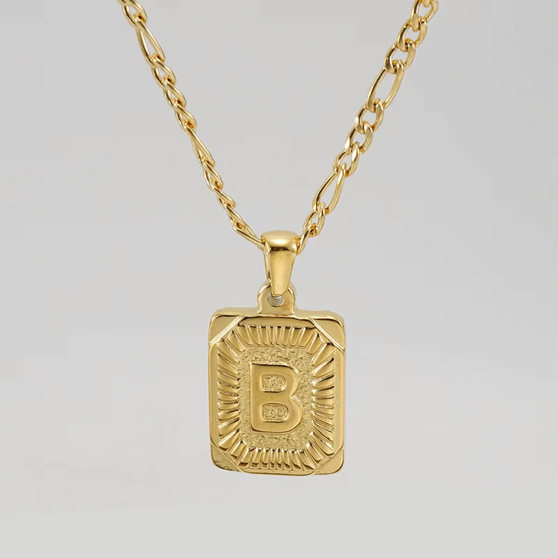 Colgante Rectangular con Inicial Personalizado | Acero Inoxidable con Baño de Oro 18K