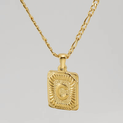 Colgante Rectangular con Inicial Personalizado | Acero Inoxidable con Baño de Oro 18K