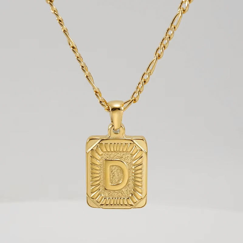 Colgante Rectangular con Inicial Personalizado | Acero Inoxidable con Baño de Oro 18K