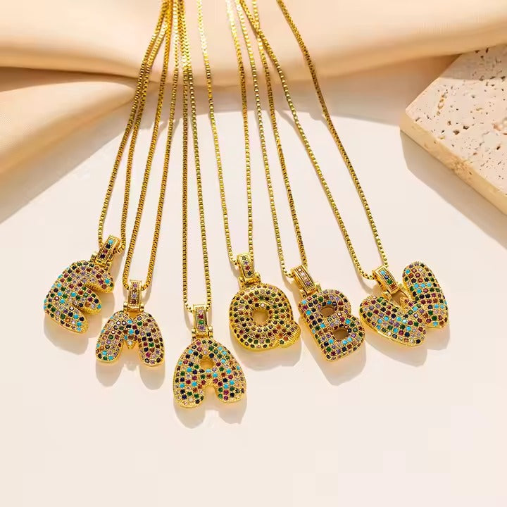 Colgante Inicial Bubble Multicolor | Baño de Oro 18K y Circonitas Arcoíris