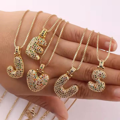 Colgante Inicial Bubble Multicolor | Baño de Oro 18K y Circonitas Arcoíris