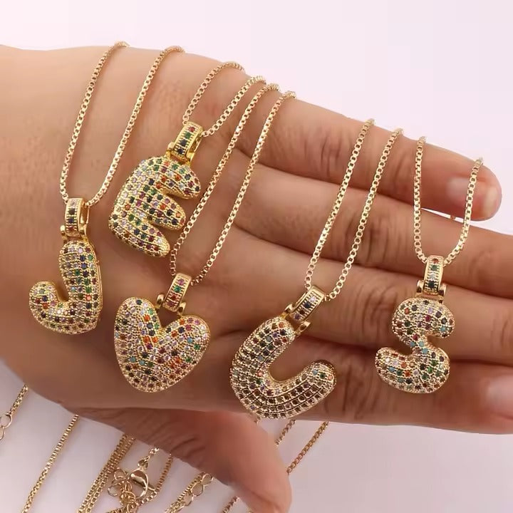 Colgante Inicial Bubble Multicolor | Baño de Oro 18K y Circonitas Arcoíris