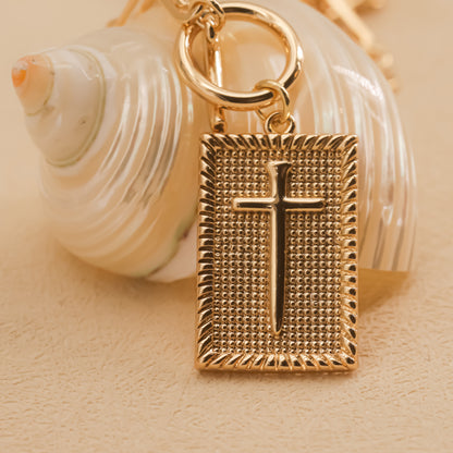 Colgante Cruz Dorada, Baño de Oro 18K, Cadena Paperclip | Diseño Minimalismo y Moderno