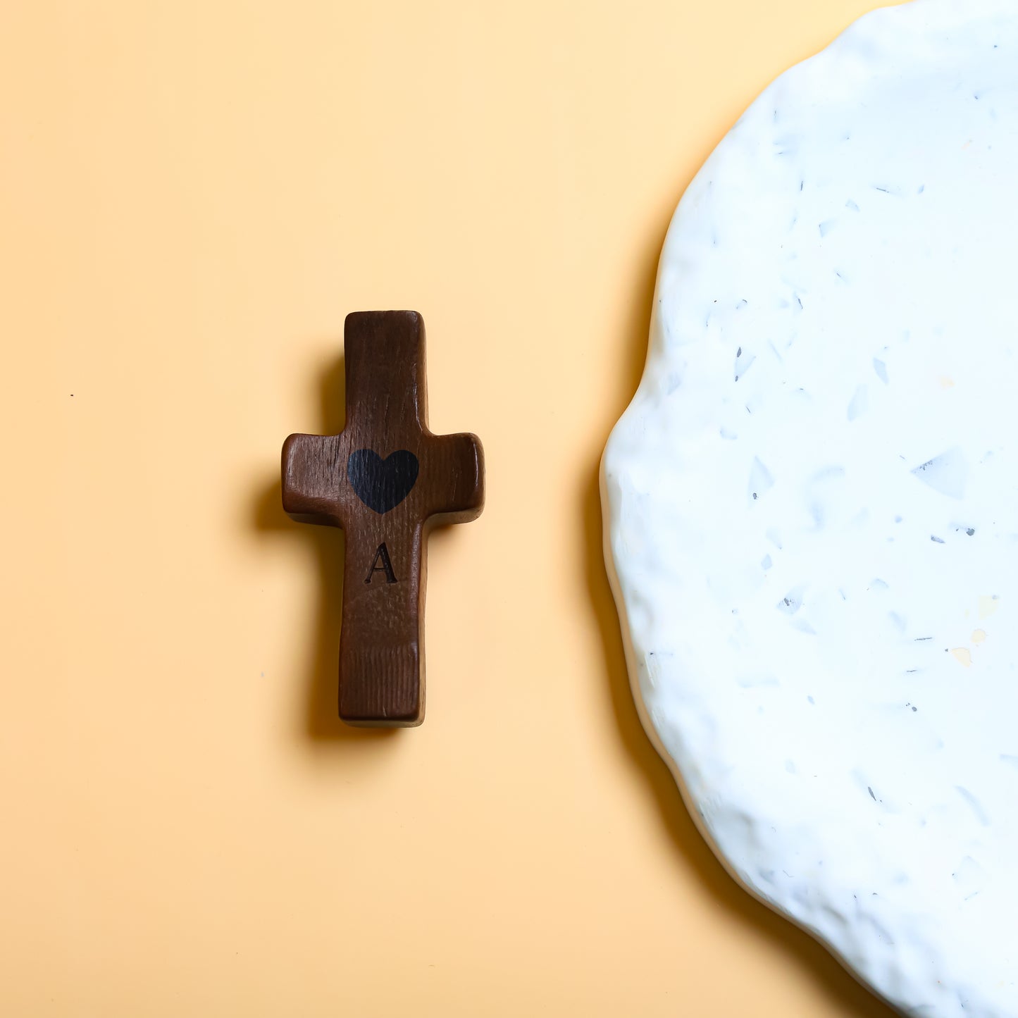 Set de 3 Cruces de Madera Grabada a Láser con Nombre y Inicial | Un Símbolo Único y Personal