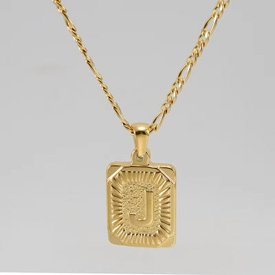 Colgante Rectangular con Inicial Personalizado | Acero Inoxidable con Baño de Oro 18K