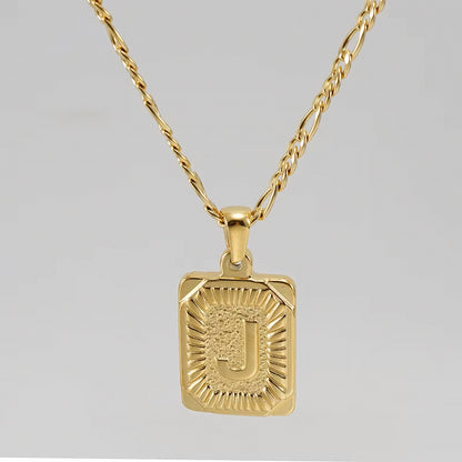 Colgante Rectangular con Inicial Personalizado | Acero Inoxidable con Baño de Oro 18K
