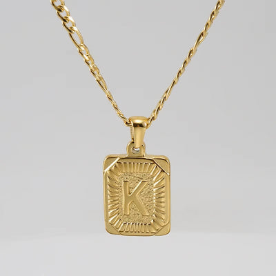 Colgante Rectangular con Inicial Personalizado | Acero Inoxidable con Baño de Oro 18K