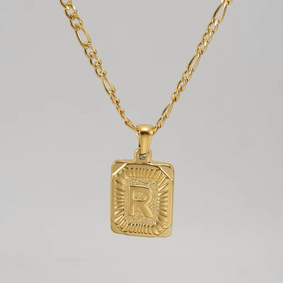 Colgante Rectangular con Inicial Personalizado | Acero Inoxidable con Baño de Oro 18K