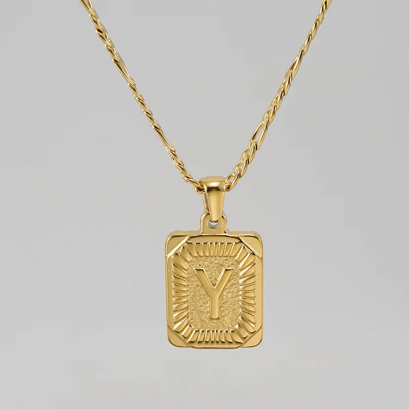 Colgante Rectangular con Inicial Personalizado | Acero Inoxidable con Baño de Oro 18K